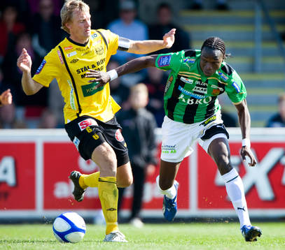 Målskytten Amadaiya Rennie, Gais, och Patrik Rosengren,