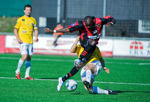 Aziz Corr Nyang, Brommapojkarna
