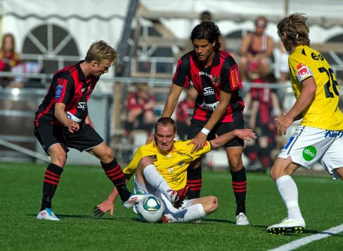 Pontus Åsbrink, Miiko Albornoz, Brommapojkarna och