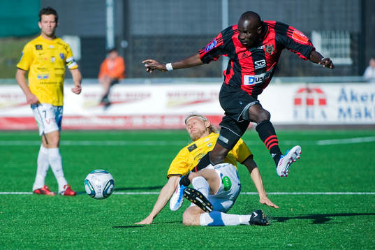 Per Johansson, Falkenberg och Aziz Corr Nyang,