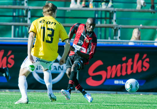 Aziz Corr Nyang, Brommapojkarna