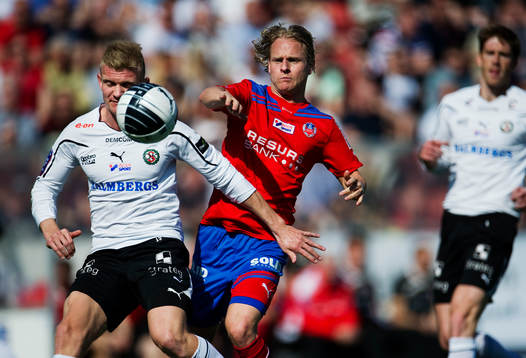 Michael Almebäck, Örebro, håller bort Erik Sundin,