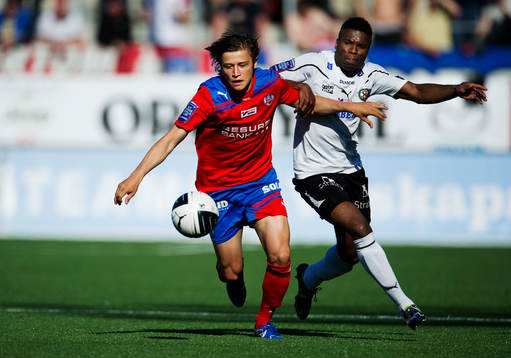 Simon Thern, Helsingborg, jagas av Samuel Wowoah, Örebro