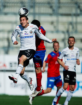 Alejandro Bedoya, Helsingborg, vinner en nickduell
