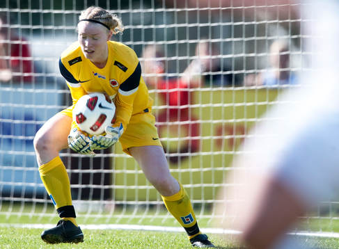 Hedvig Lindahl, Målvakt