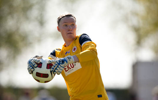 Hedvig Lindahl, Målvakt