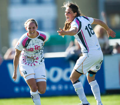 0-1, Manon Melis, Ldb, som grattas av Sara Björk
