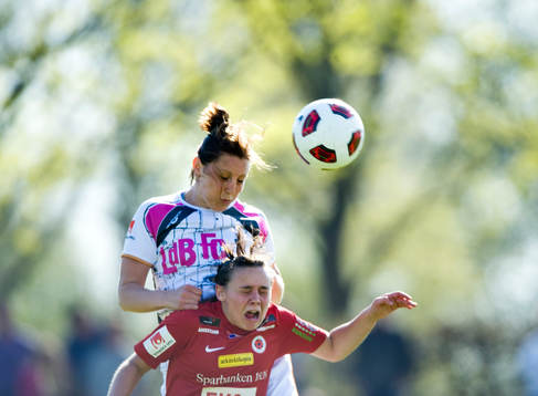 Emma Wilhelmsson, Ldb, trycker till Alice Nilsson,