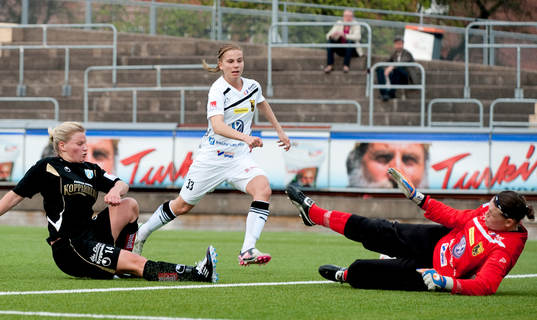 Saran Lindén, Göteborg, bränner ett friläge, Caroline