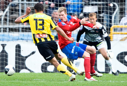 Målskytten Mathias Raneigie, Häcken, lurar Marcus
