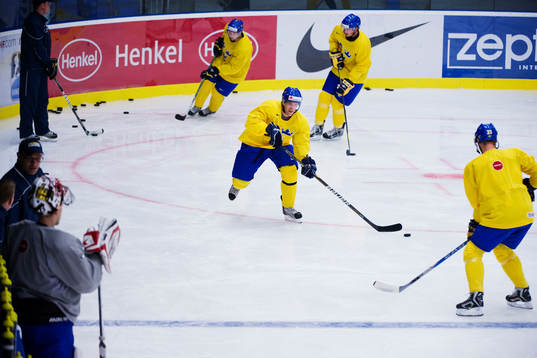 Martin Thörnberg passar pucken