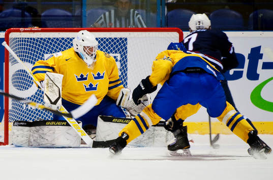 Viktor Fasth, målvakt, Sverige, är på väg att släppa