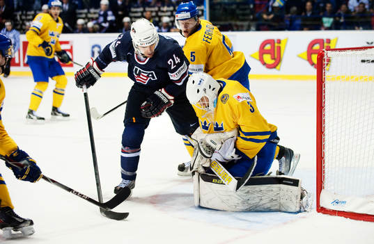 Chris Porter, USA, oroar framför Viktor Fasth, målvakt,