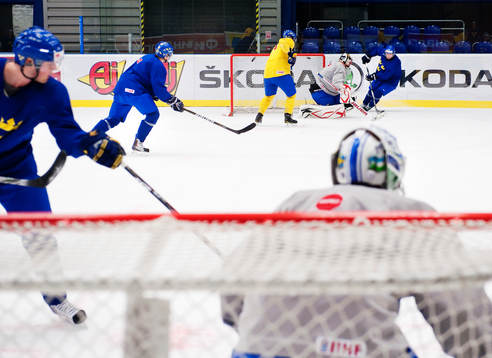 Bläddra bland fler bilder av Ishockey, VM, träning, Sverige