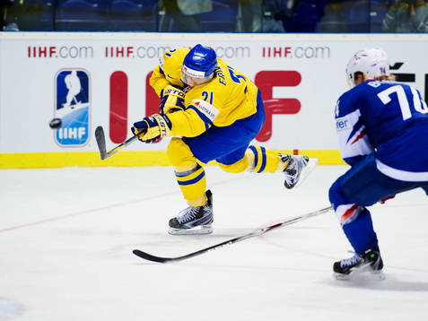 Loui Eriksson, Sverige, skjuter