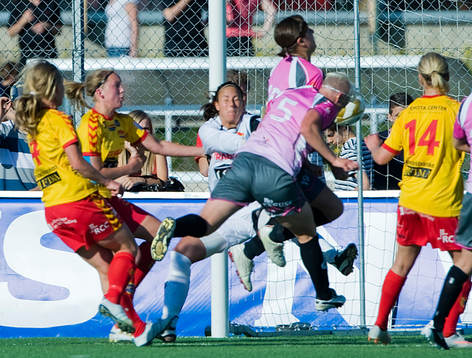 Det är Nilla Fischer, Malmö som gör 1-2 inte Linda