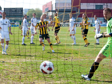 Rene Makondele, Häcken, gör 1-0, Jonas Henriksson jubel