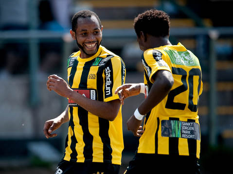Rene Makondele, Häcken, gör 1-0, jubel Dominic Chatto