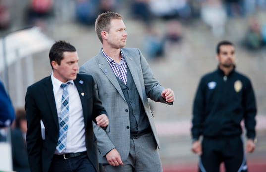 Magnus Pehrsson, tränare Djurgården och Carlos Banda,