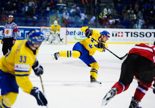 Tim Erixon, Sverige, skjuter mot mål