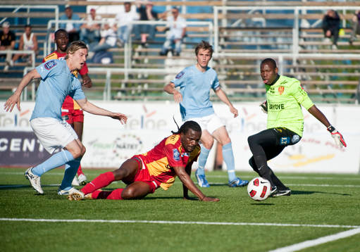 Peter Ijeh, Syrianska rensar undan bollen
