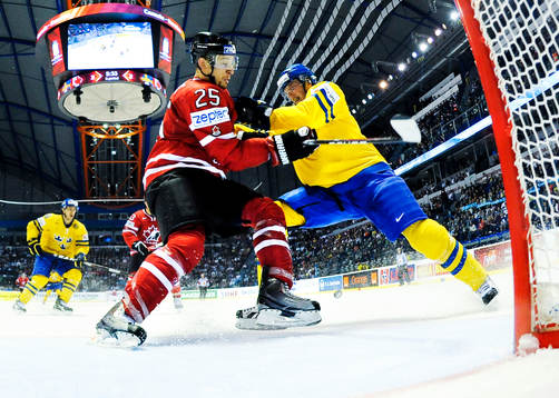 Chris Stewart, Kanada, stoppas av David Rundblad, Sverige