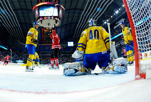 Rick Nash, Kanada, jublar när Brent Burns (ej i bild)