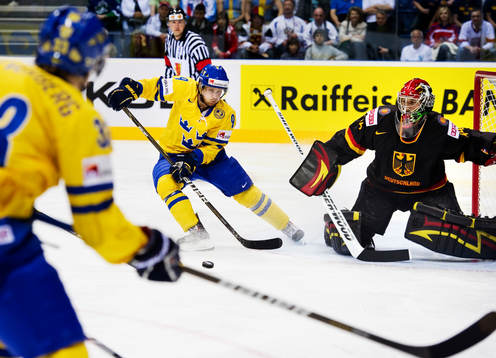 Mattias Tedenby, Sverige, oroar framför Dennis Endras,