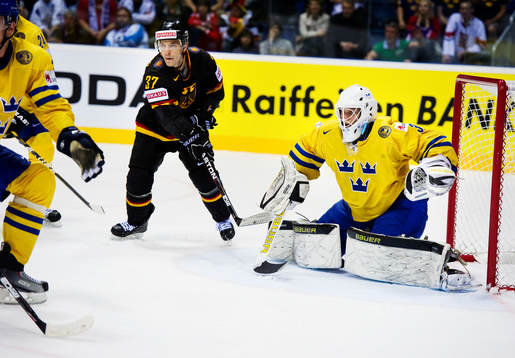 Patrick Reimer, Tyskland, står framför Viktor Fasth,