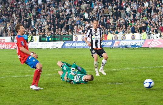 Alexander Gerndt, Helsingborg, gör fjärde målet. Mirza