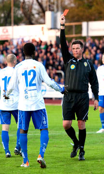 Seidu Diawudeen, Värnamo, rött kort. Antti Kanerva,