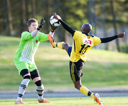 Bläddra bland fler bilder av Fotboll, division 3, IFK Hässleholm - Stafsinge