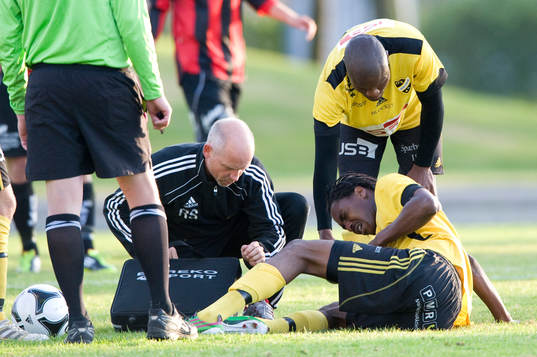 Ayanda Nkili skada, tas om hand av Rickard Svensson