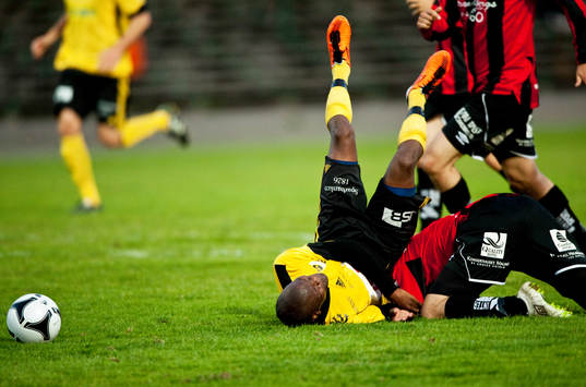 4-1, straff, Tokelo Rantie görs ner i straffområdet