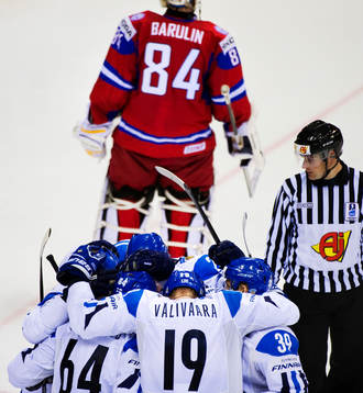 Konstantin Barulin, målvakt, Ryssland, deppar medan de