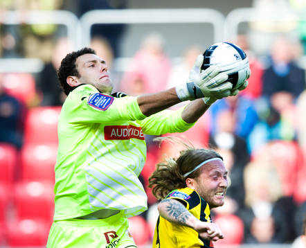 Etrit Berisha, målvakt, Kalmar, mot Emil Wahlström,
