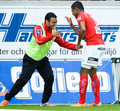 1-0 Ricardo Santos, Kalmar, som firar med dans, Marcel