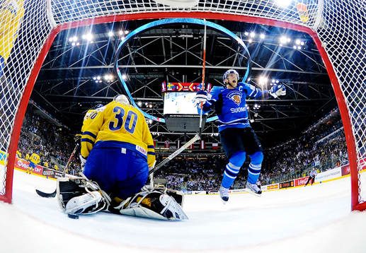 Mikko Koivu, Finland, jubel och Viktor Fasth, målvakt,