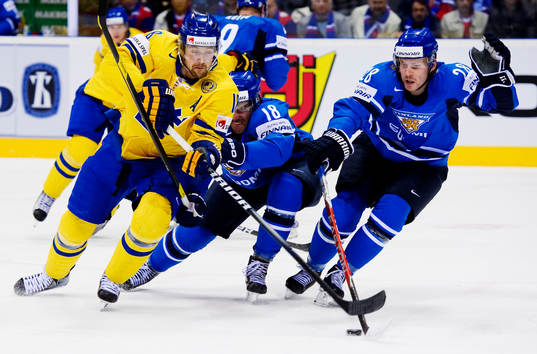 Patrik Berglund, Sverige, utmanas av Sami Lepistö och