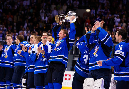 Ossi Väänänen, Finland, jublar med VM-pokalen. Jubel,