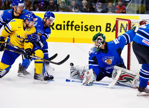 Mattias Tedenby, Sverige, oroar framför Petri Vehanen,