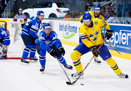 Mikael Granlund, Finland, sträcker sig