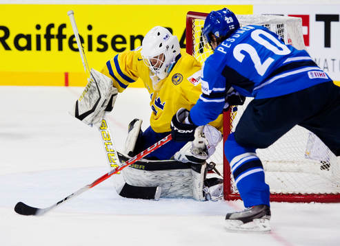 Janne Pesonen, Finland, oroar Viktor Fasth, målvakt,