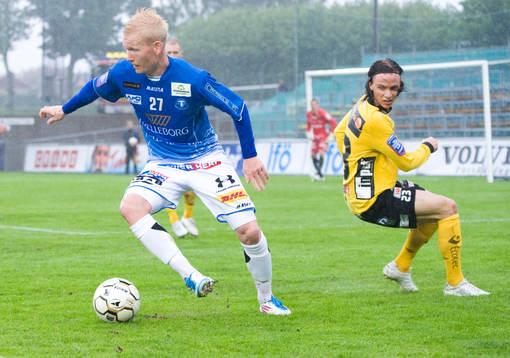 Mattias Adelstam, Trelleborg, lurar Niklas Hult, Elfsborg