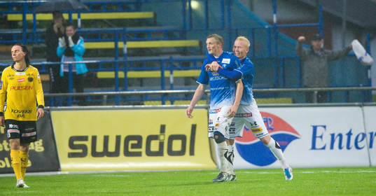 2-0 Fredrik Jensen, Trelleborg som grattas av Mattias