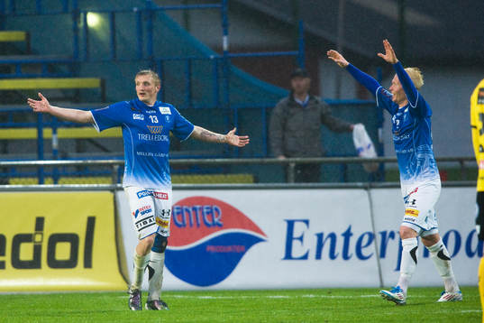 2-0 Fredrik Jensen som jublar ikapp med Mattias Adelstam.