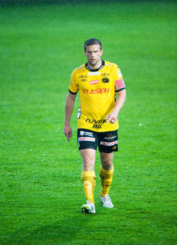Anders Svensson, Elfsborg, lämnar med tunga steg och mörk