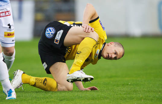 Fredrik Jensen, Trelleborg, tacklar Andreas Augustsson,