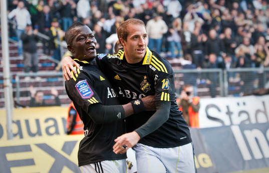 Ibrahim Teteh Bangura och Kenny Pavey, AIK jubel
