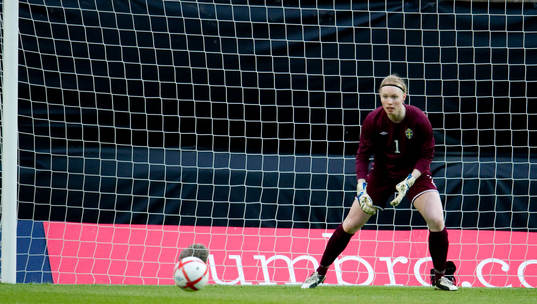 Hedvig Lindahl, målvakt